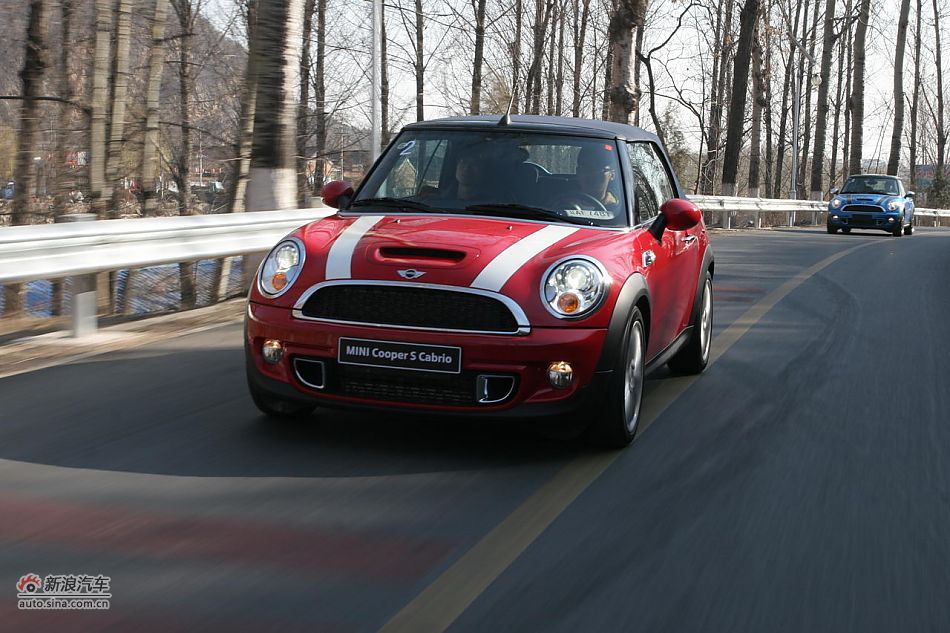 MINI Cooper S Cabrio山路动态