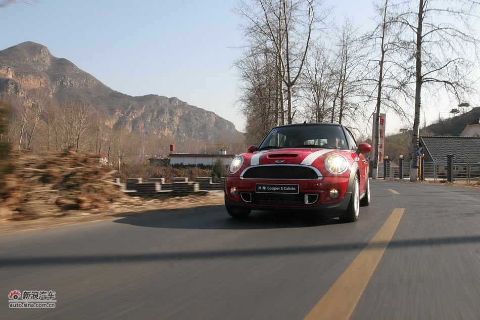 MINI Cooper S Cabrio山路动态