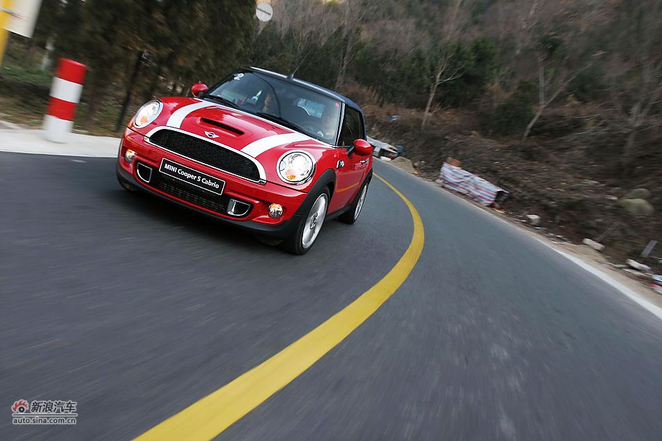 MINI Cooper S Cabrio山路动态