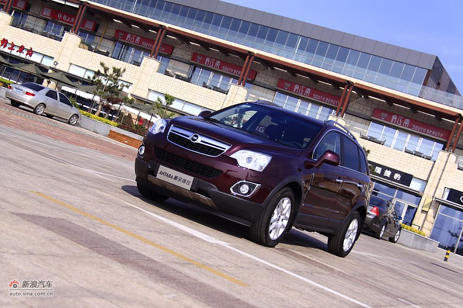 2011款欧宝安德拉外观