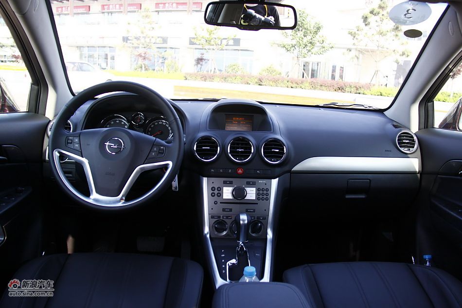 2011款欧宝安德拉内饰功能