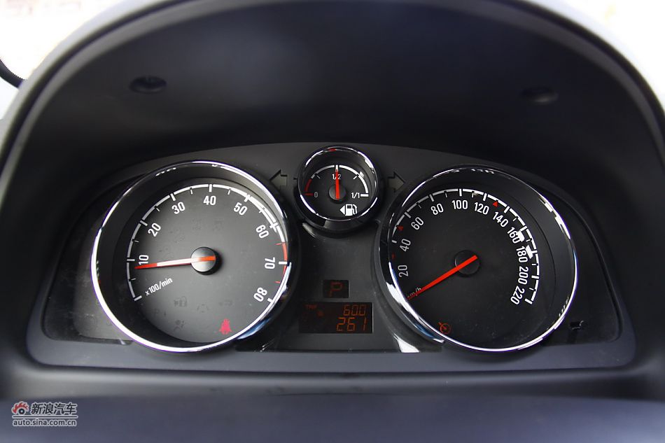 2011款欧宝安德拉内饰功能