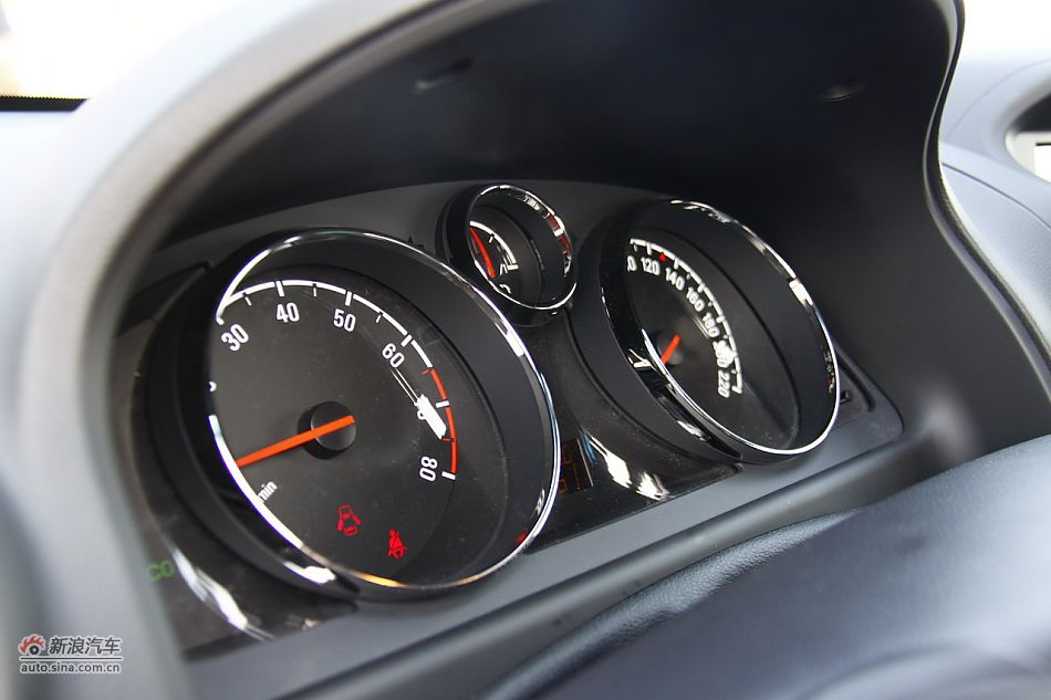 2011款欧宝安德拉内饰功能