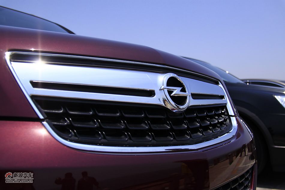 2011款欧宝安德拉外观