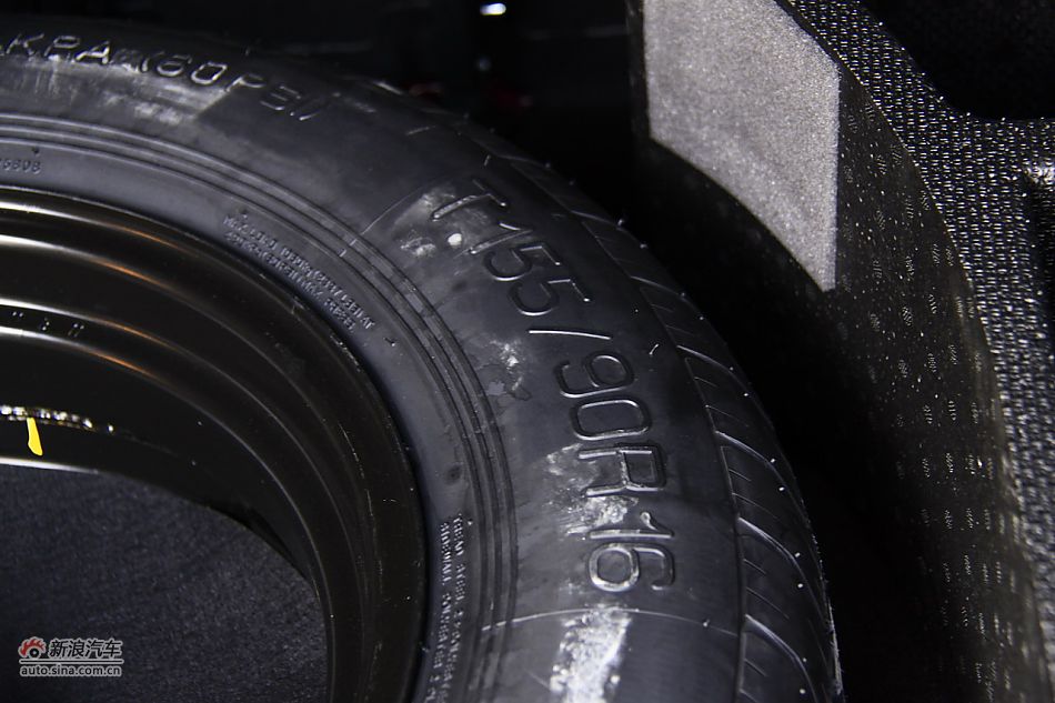 2011款欧宝安德拉备胎