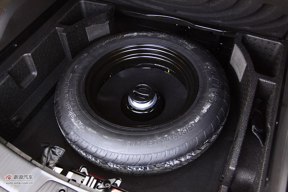 2011款欧宝安德拉备胎