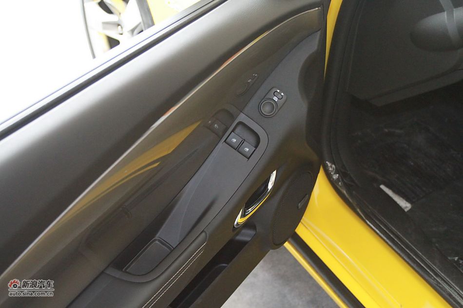 2011款雪佛兰科迈罗