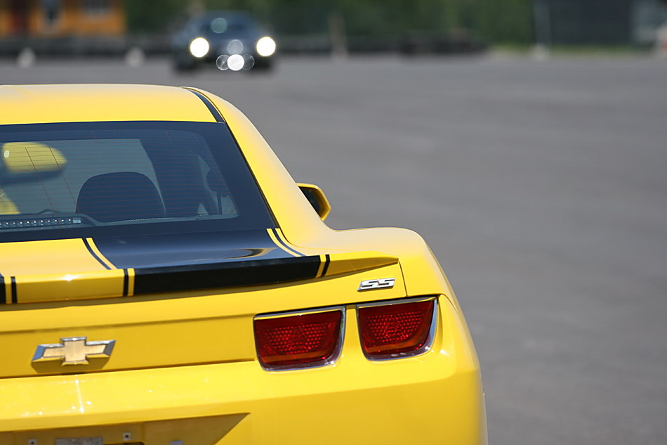 奥迪R8对比雪佛兰Camaro