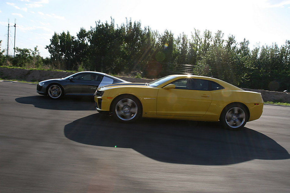 奥迪R8对比雪佛兰Camaro