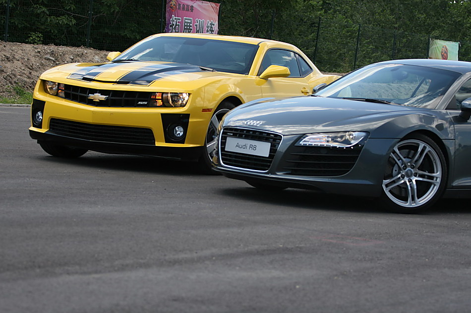 奥迪R8对比雪佛兰Camaro