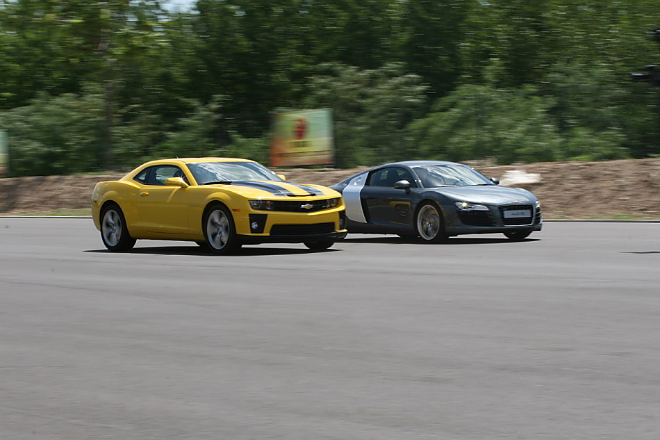 奥迪R8对比雪佛兰Camaro