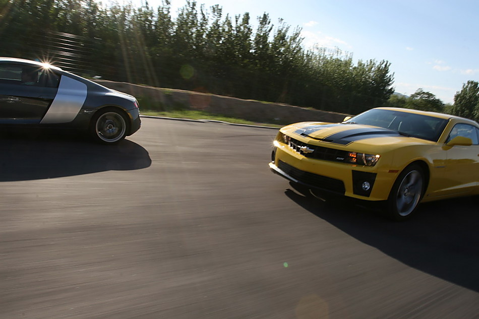 奥迪R8对比雪佛兰Camaro