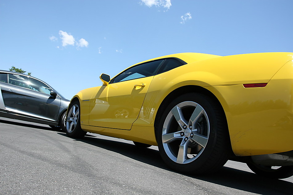 奥迪R8对比雪佛兰Camaro