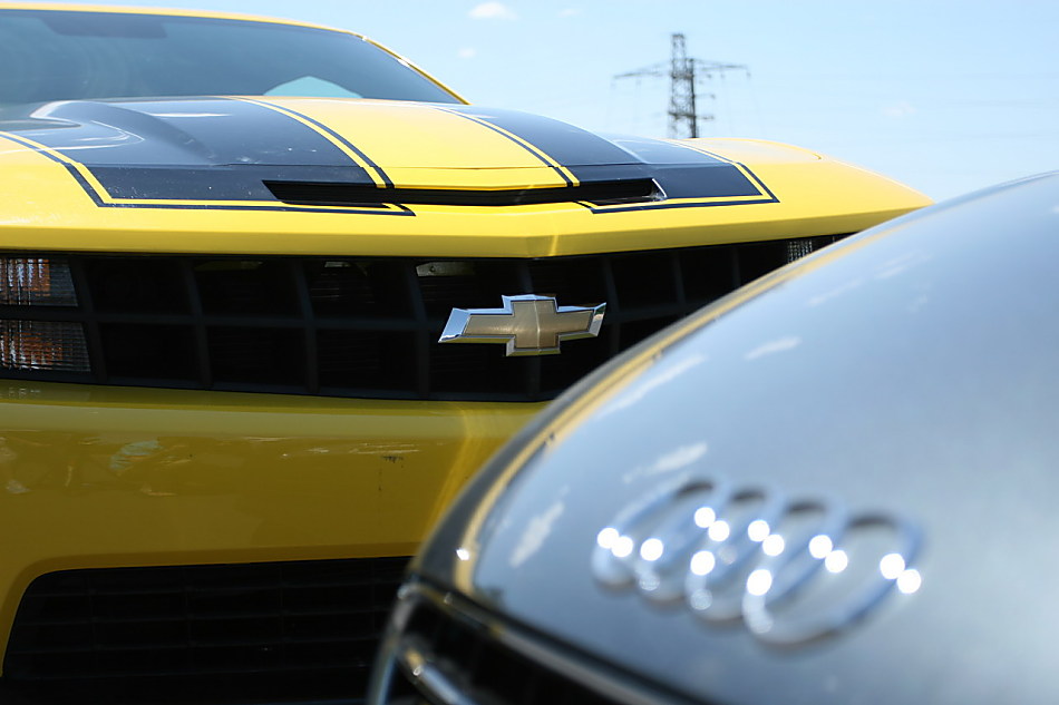 奥迪R8对比雪佛兰Camaro