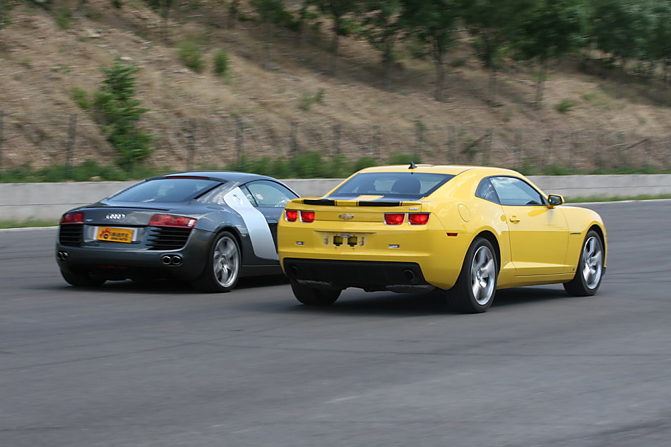 奥迪R8对比雪佛兰Camaro