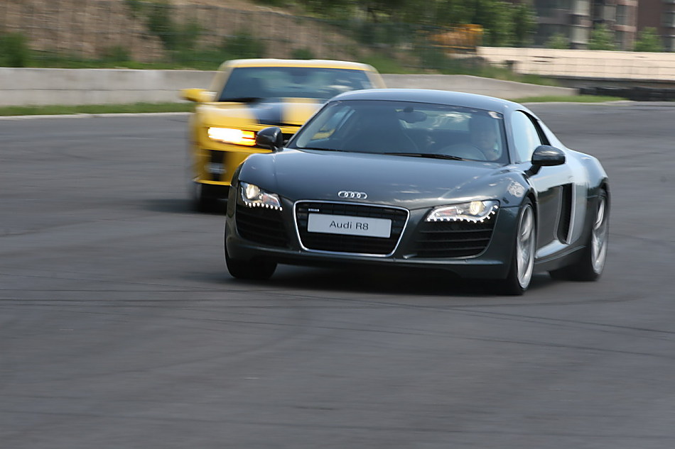 奥迪R8对比雪佛兰Camaro