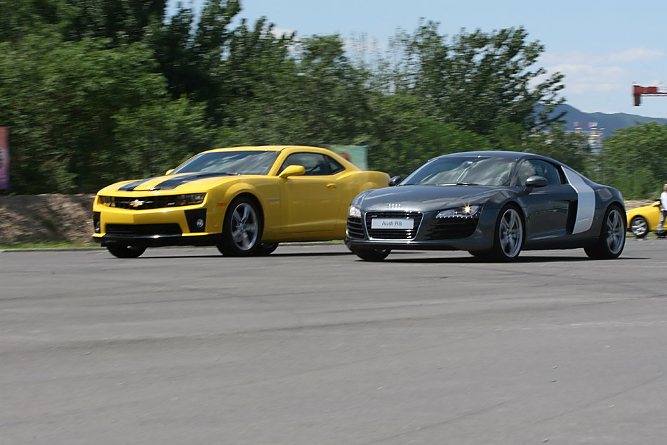 奥迪R8对比雪佛兰Camaro