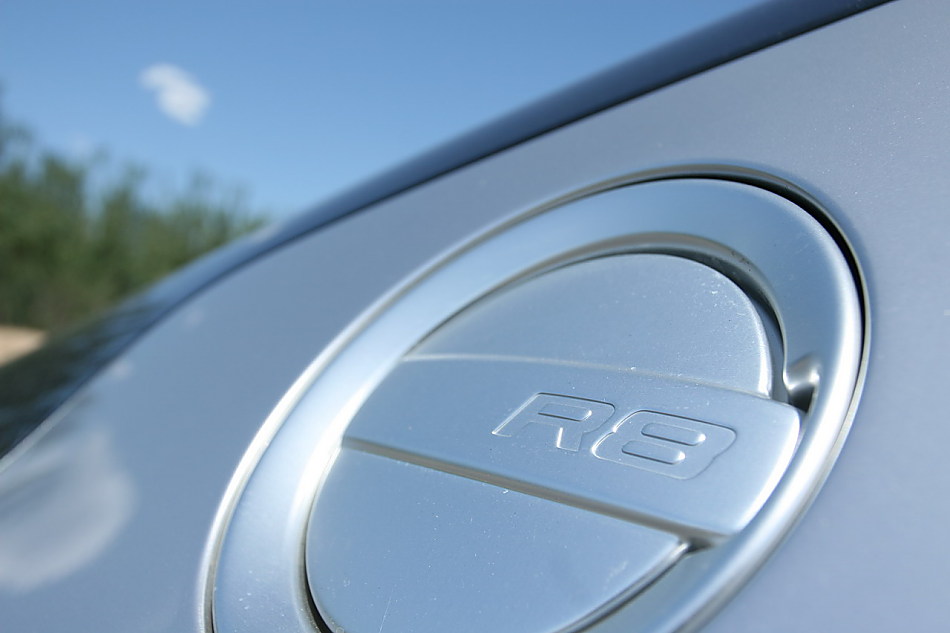 奥迪R8对比雪佛兰Camaro