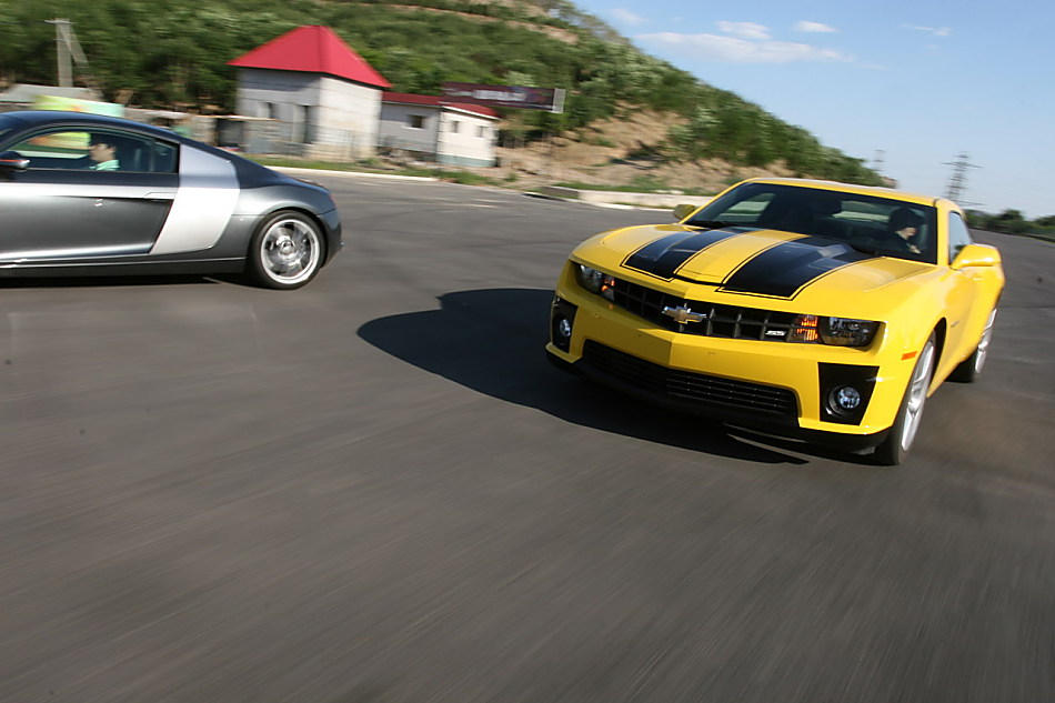 奥迪R8对比雪佛兰Camaro