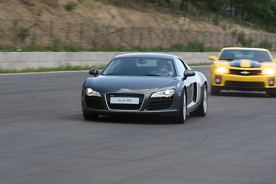 奥迪R8对比雪佛兰Camaro