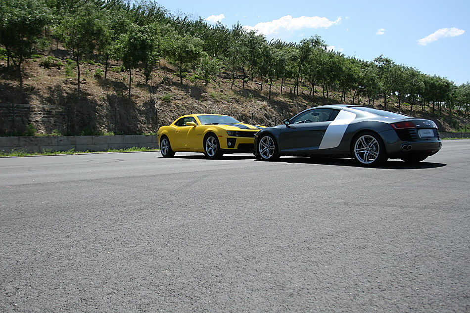 奥迪R8对比雪佛兰Camaro
