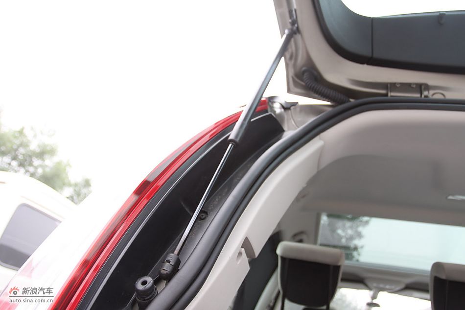 C4毕加索发动机、底盘及后备箱