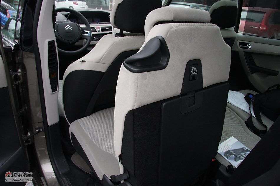 C4毕加索发动机、底盘及后备箱