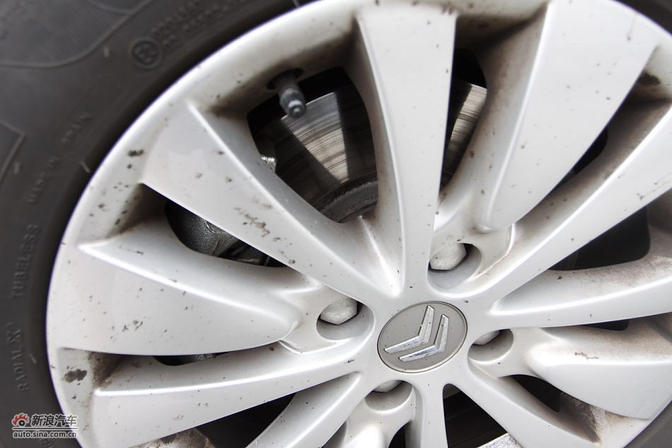 C4毕加索发动机、底盘及后备箱