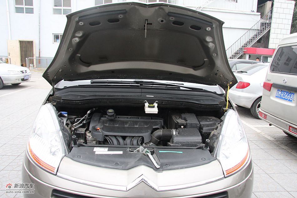 C4毕加索发动机、底盘及后备箱