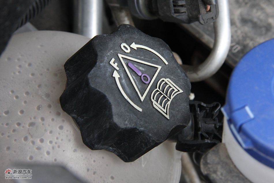 C4毕加索发动机、底盘及后备箱