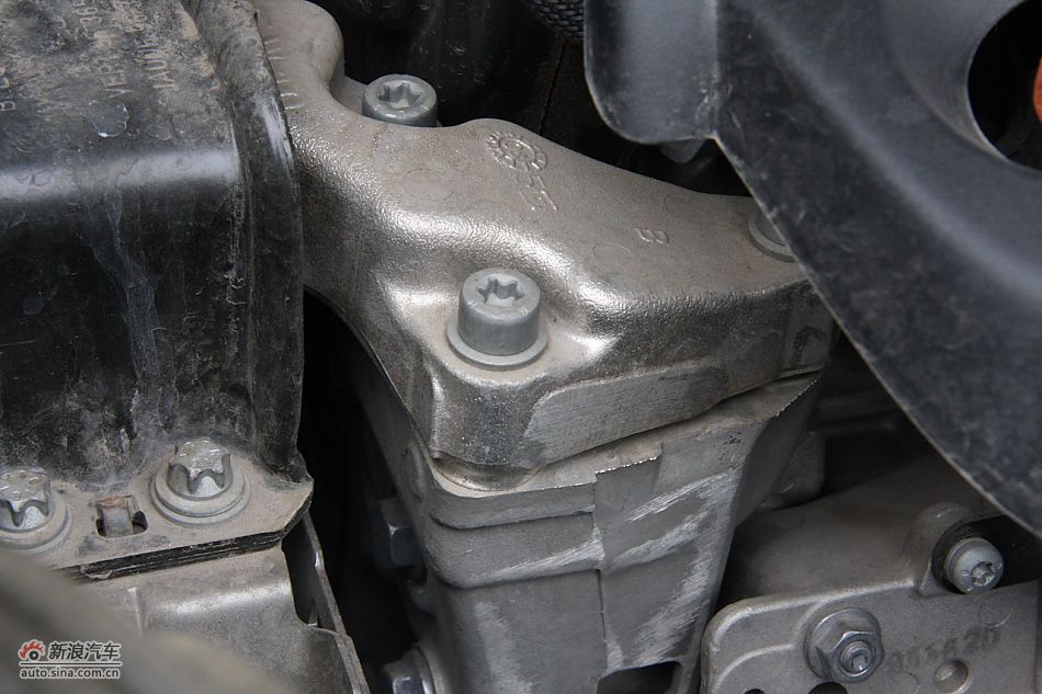 C4毕加索发动机、底盘及后备箱