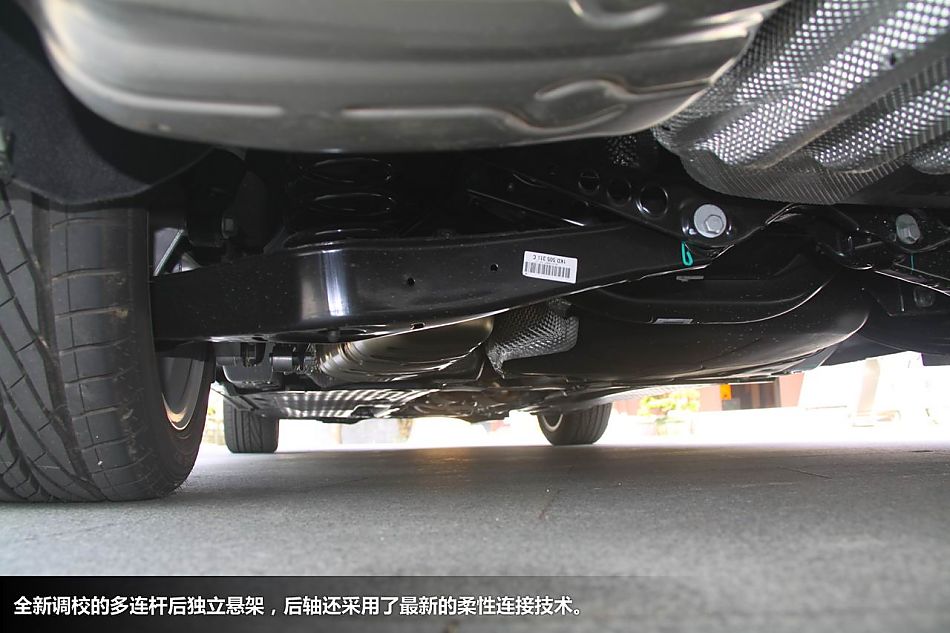 新浪体验试驾新迈腾V6旗舰版