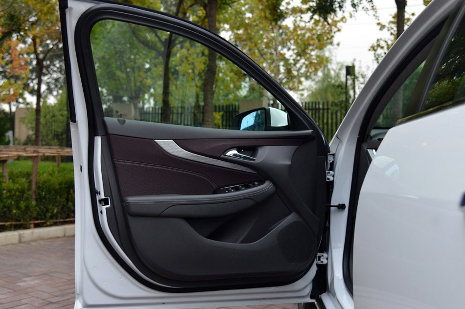 2016款 1.6T 自动豪华版 内饰