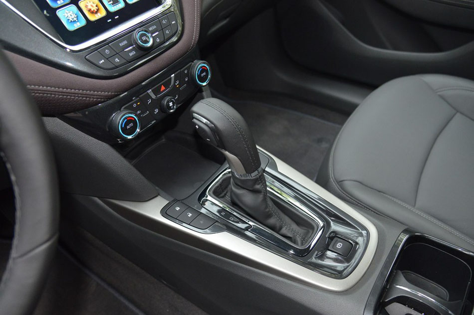2016款 1.6T 自动豪华版 内饰