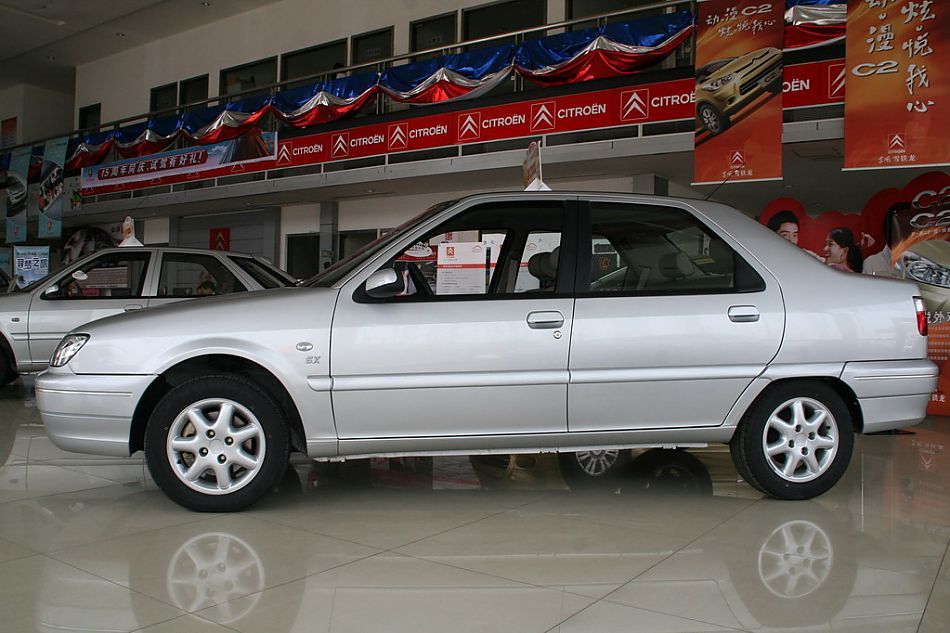 神龙汽车爱丽舍外观