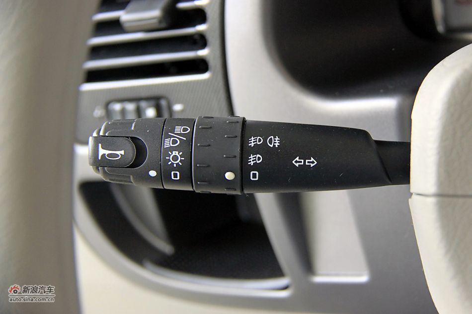 2011款爱丽舍高清到店实拍