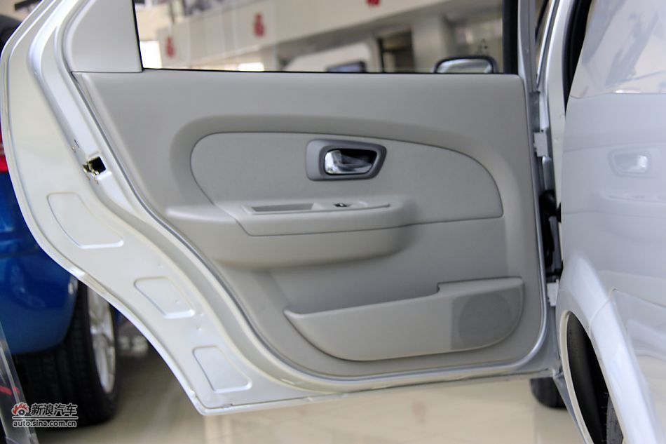 2011款爱丽舍高清到店实拍