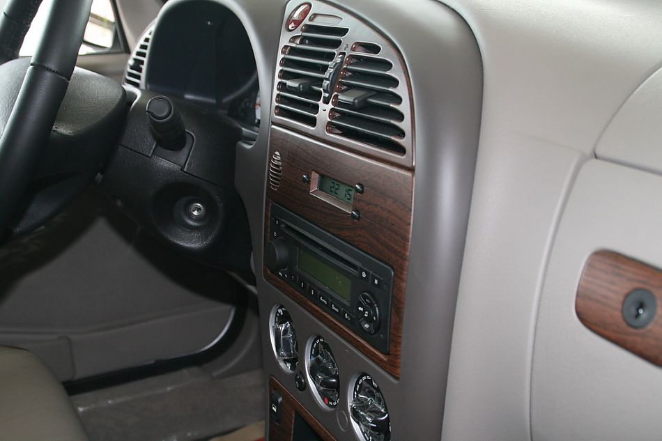 神龙汽车爱丽舍中控台