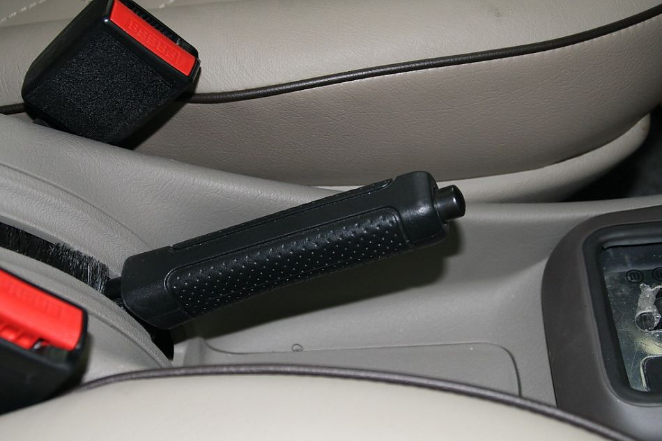 神龙汽车爱丽舍驻车制动器