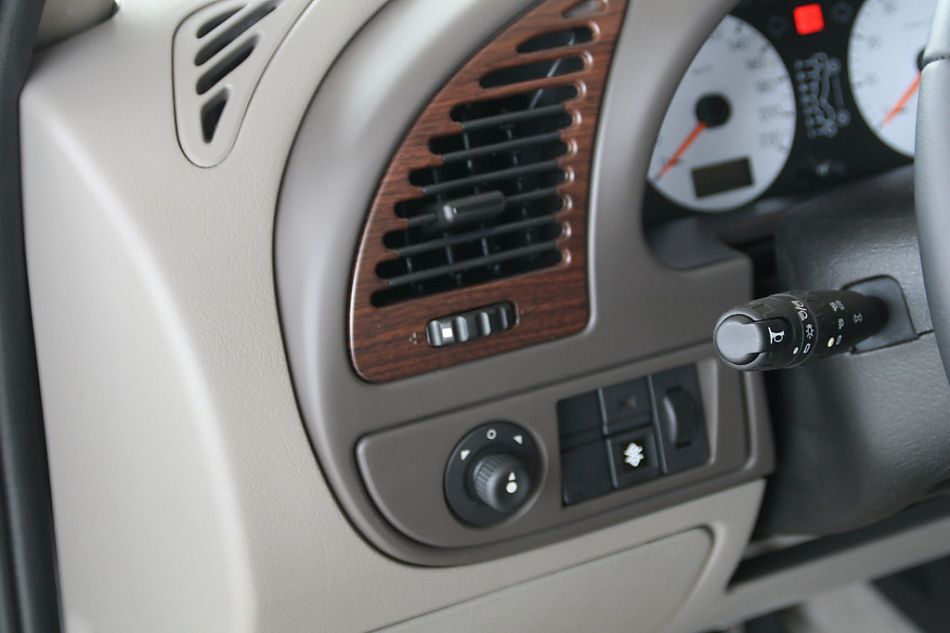 神龙汽车爱丽舍内饰