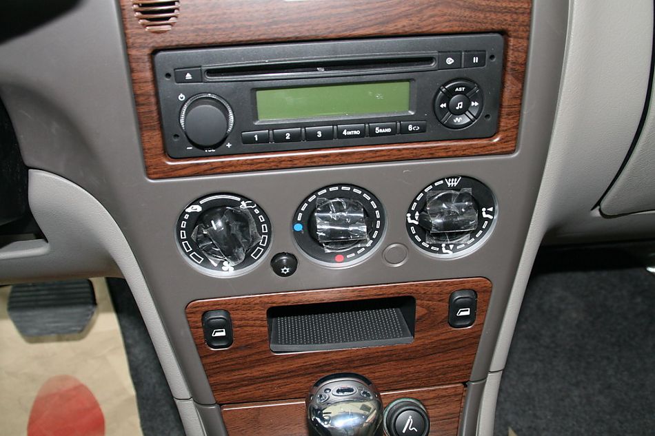 神龙汽车爱丽舍中控台