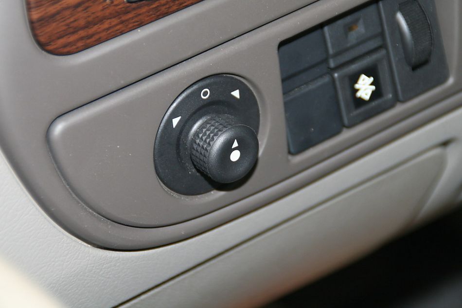 神龙汽车爱丽舍内饰