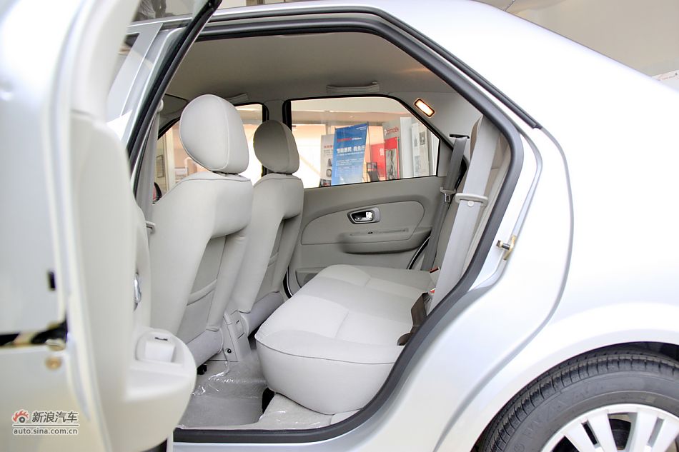 2011款爱丽舍高清到店实拍