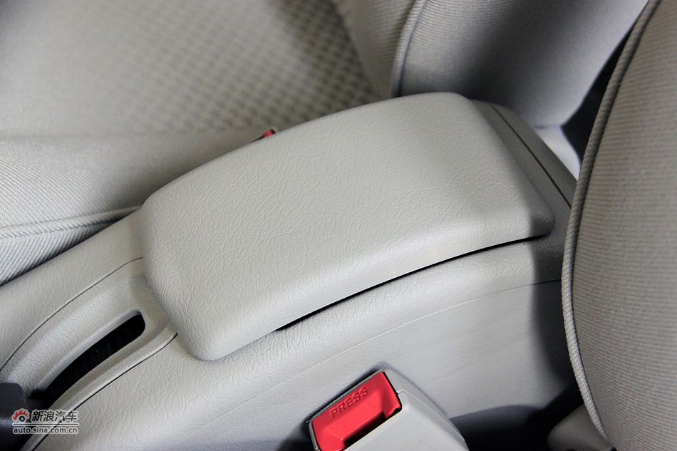 2011款爱丽舍高清到店实拍