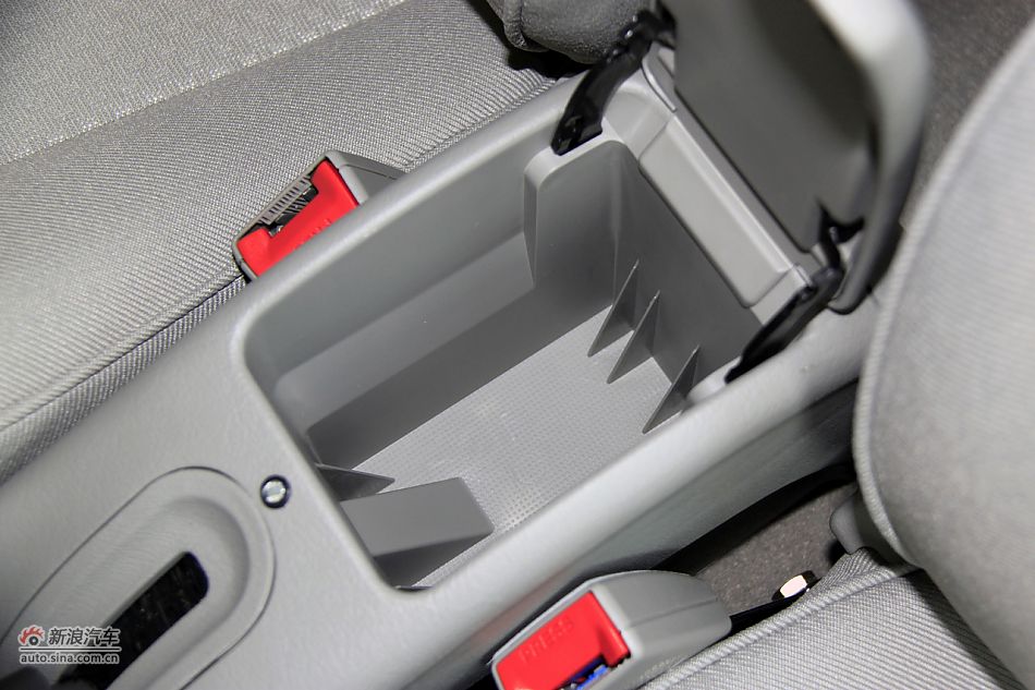 2011款爱丽舍高清到店实拍