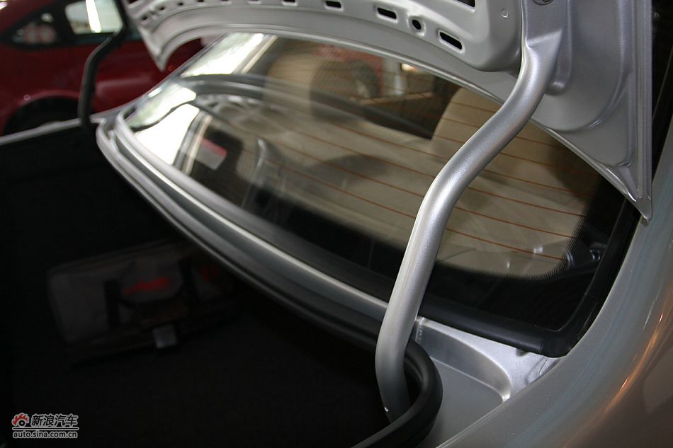 发动机舱、底盘悬挂及后备箱