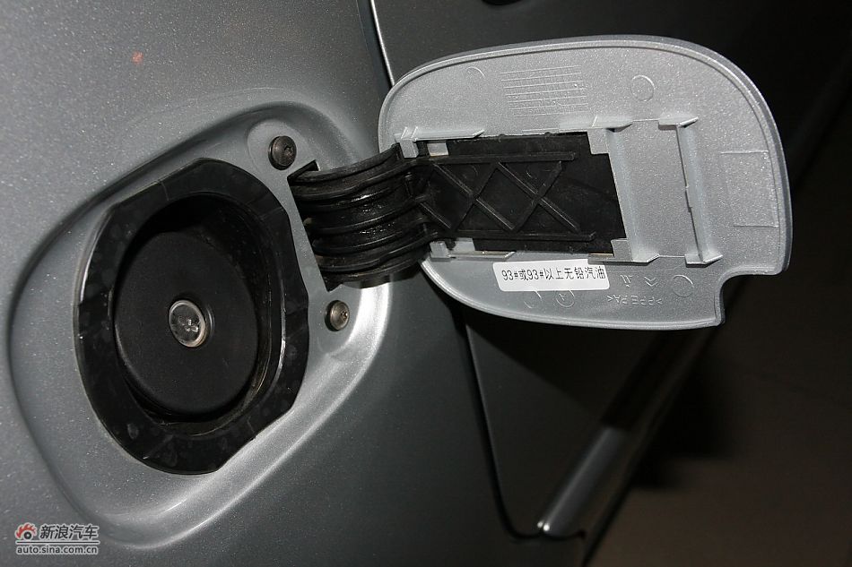 发动机舱、底盘悬挂及后备箱