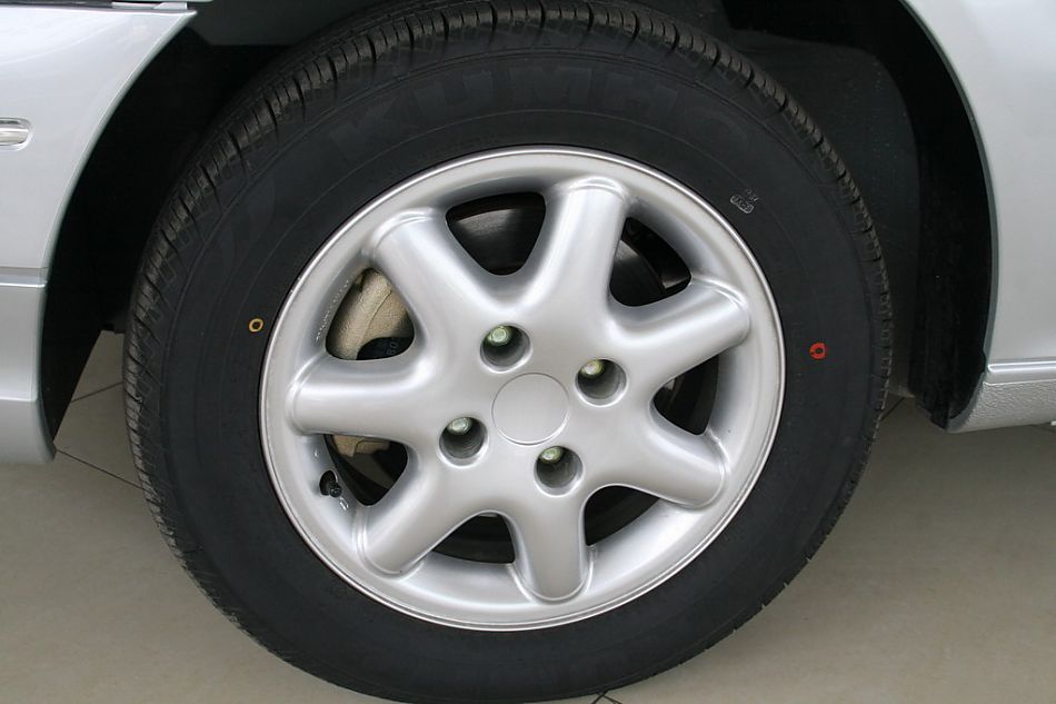 神龙汽车爱丽舍车轮