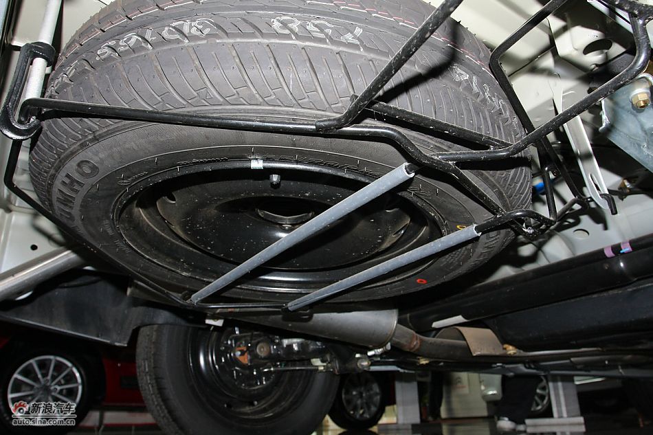 发动机舱、底盘悬挂及后备箱