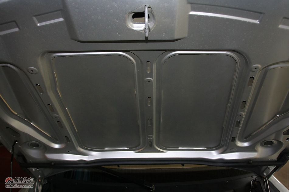 发动机舱、底盘悬挂及后备箱